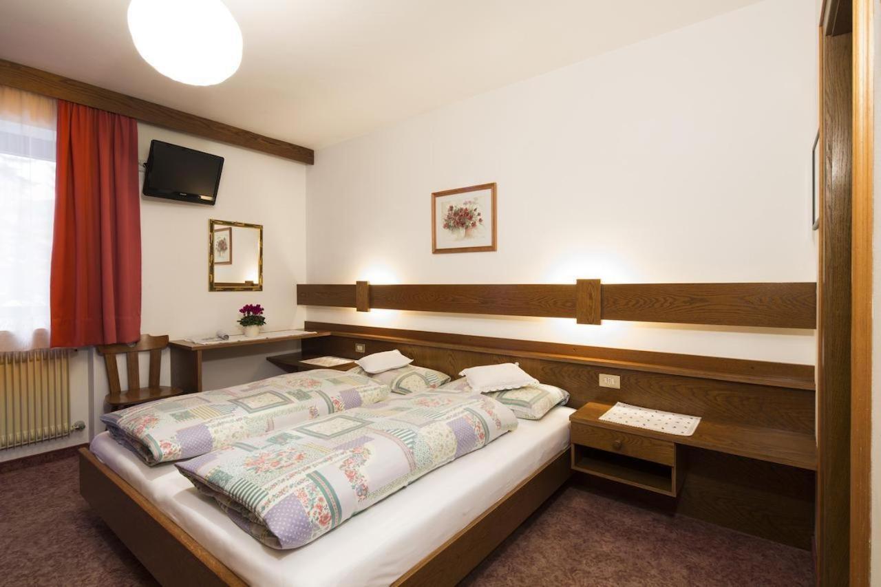 Hotel Ciasa Iris Kolfuschg Zimmer foto