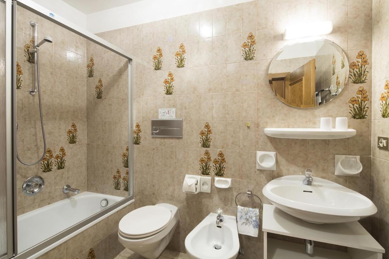 Hotel Ciasa Iris Kolfuschg Zimmer foto