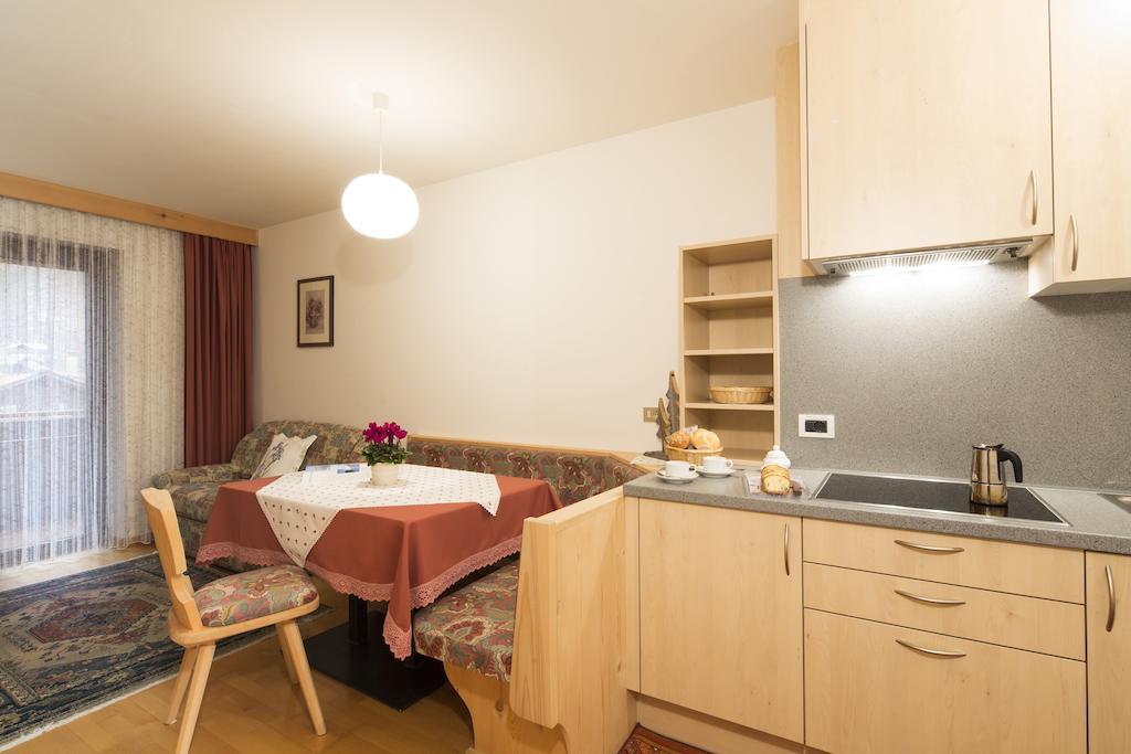 Hotel Ciasa Iris Kolfuschg Zimmer foto