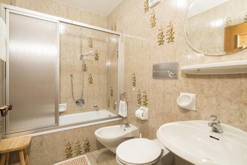 Hotel Ciasa Iris Kolfuschg Zimmer foto