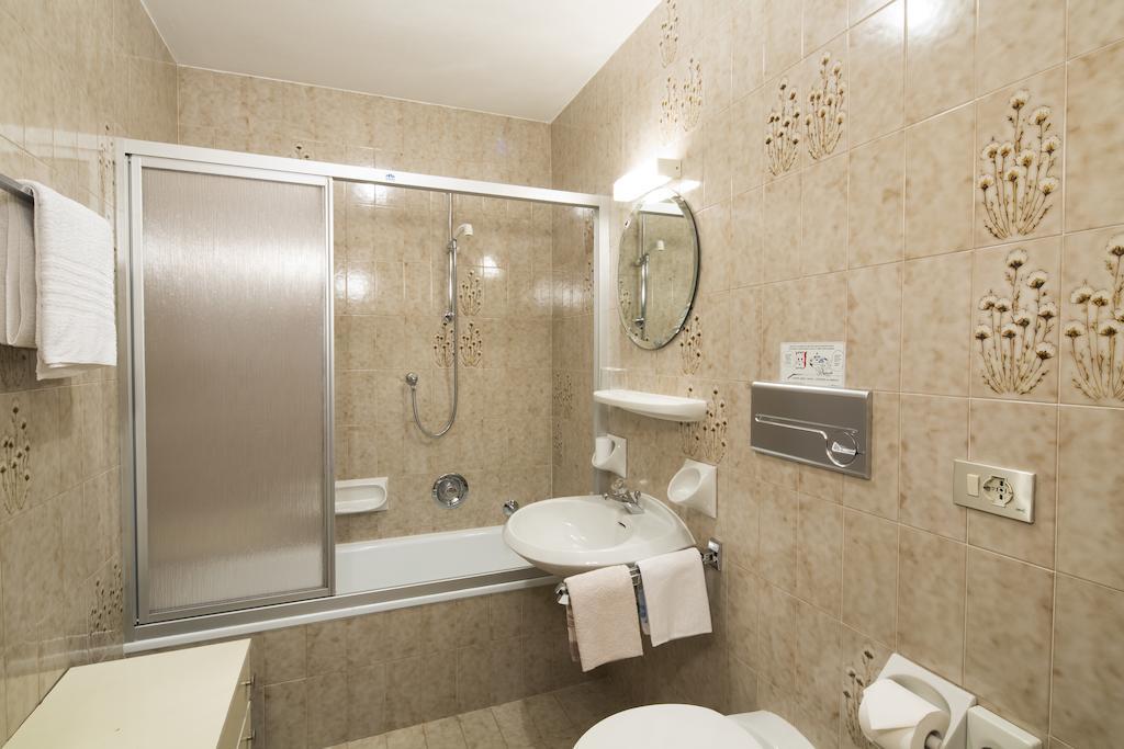 Hotel Ciasa Iris Kolfuschg Zimmer foto