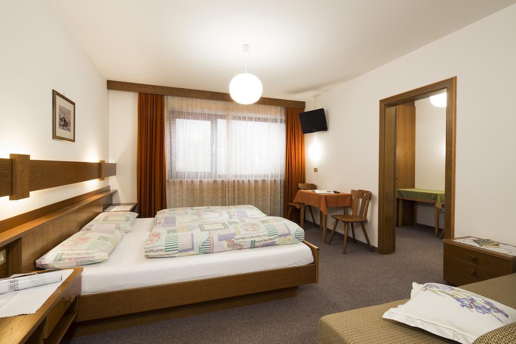 Hotel Ciasa Iris Kolfuschg Zimmer foto