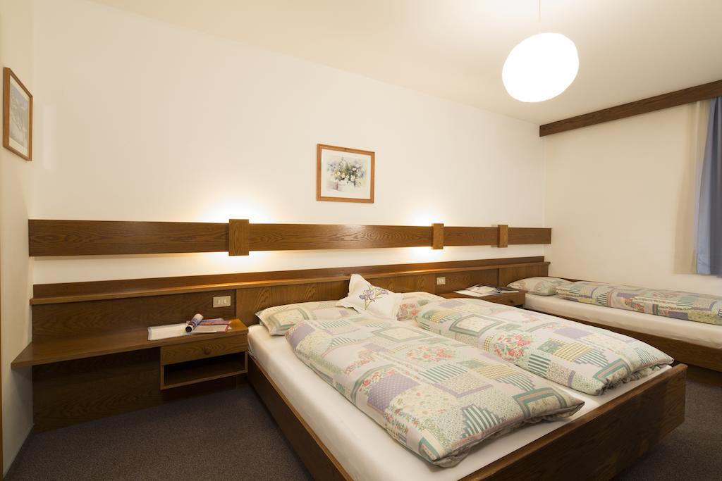 Hotel Ciasa Iris Kolfuschg Zimmer foto