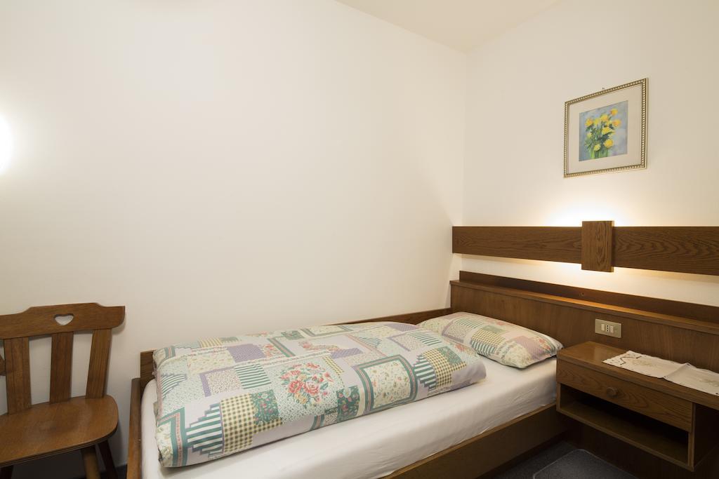 Hotel Ciasa Iris Kolfuschg Zimmer foto